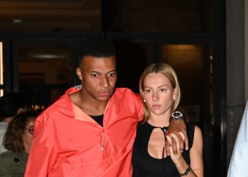 Mbappé ed Ester Expósito, stile di coppia dopo i Mondiali