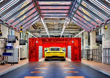 Porsche verso 9.000 tagli: la crisi dell'auto sportiva tedesca