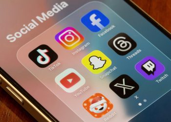 Quattro suicidi tra teenager: nuova causa contro Meta e TikTok