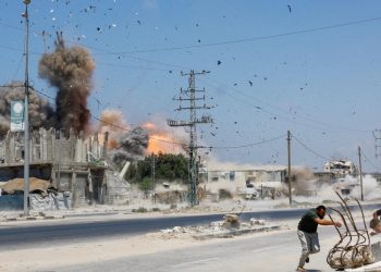 Raid israeliani, uccisi un adolescente e un bambino