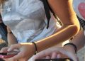 Social precoci, voti più bassi a scuola: lo studio
