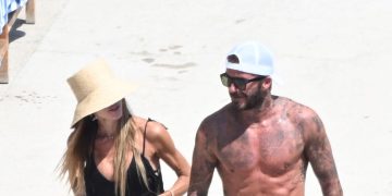 Victoria e David Beckham: due filosofie opposte al sole