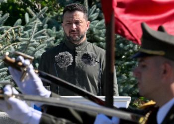 Zelensky respinge le elezioni: «Uno tsunami per l'Ucraina»